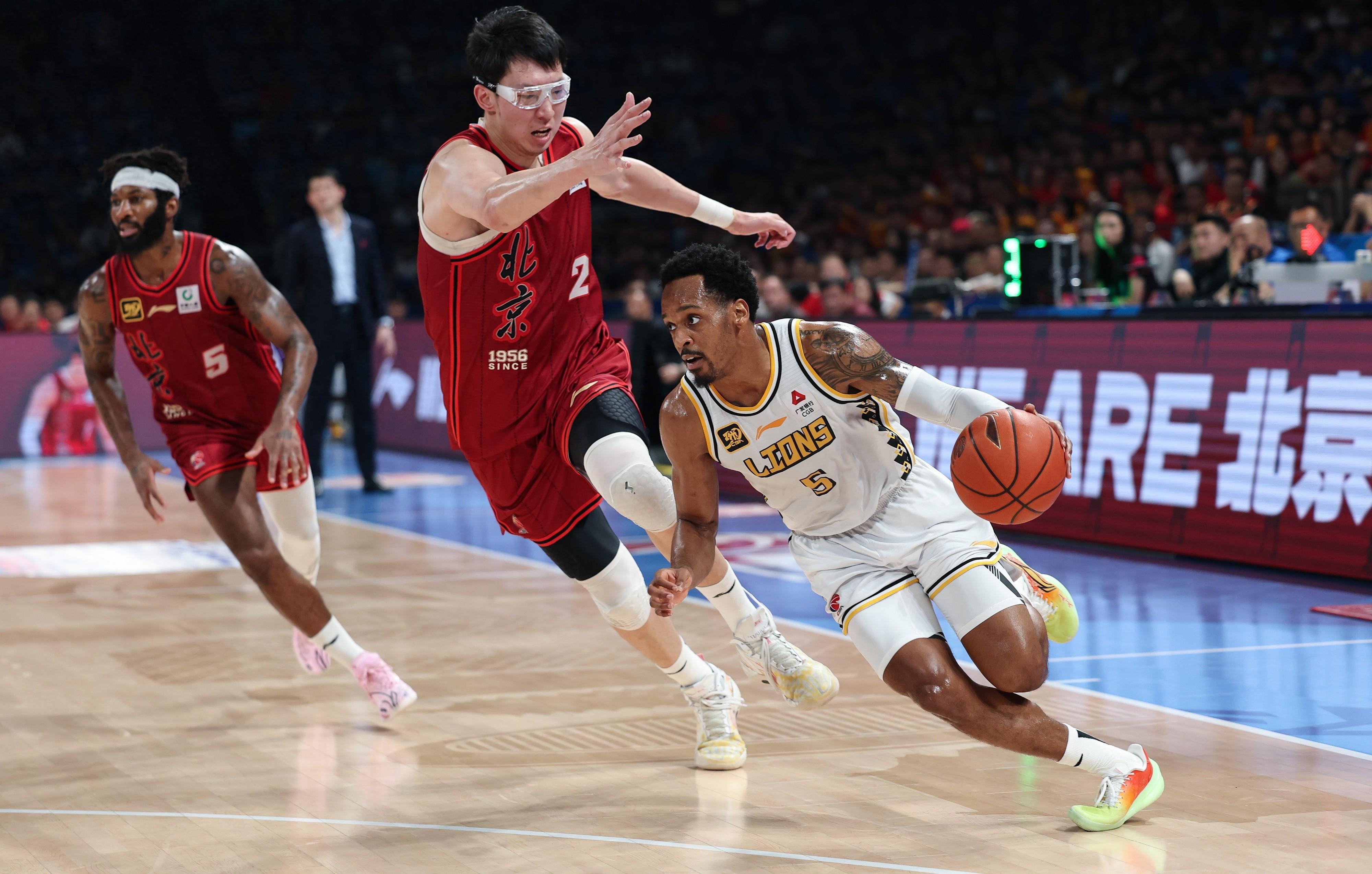 雷竞技app-浙江队训练开放日，关键时刻扳平良机引欢呼，英超在即，资深球员宣示担当 